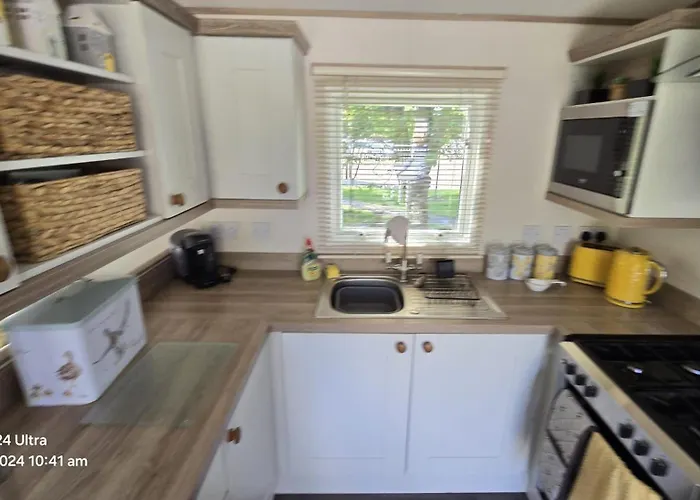 Luxury Lakeside Caravan With Hottub And Private Fishing Peg, Tattershall Lakes