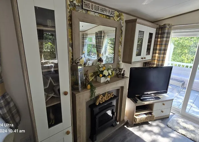 Luxury Lakeside Caravan With Hottub And Private Fishing Peg, Tattershall Lakes