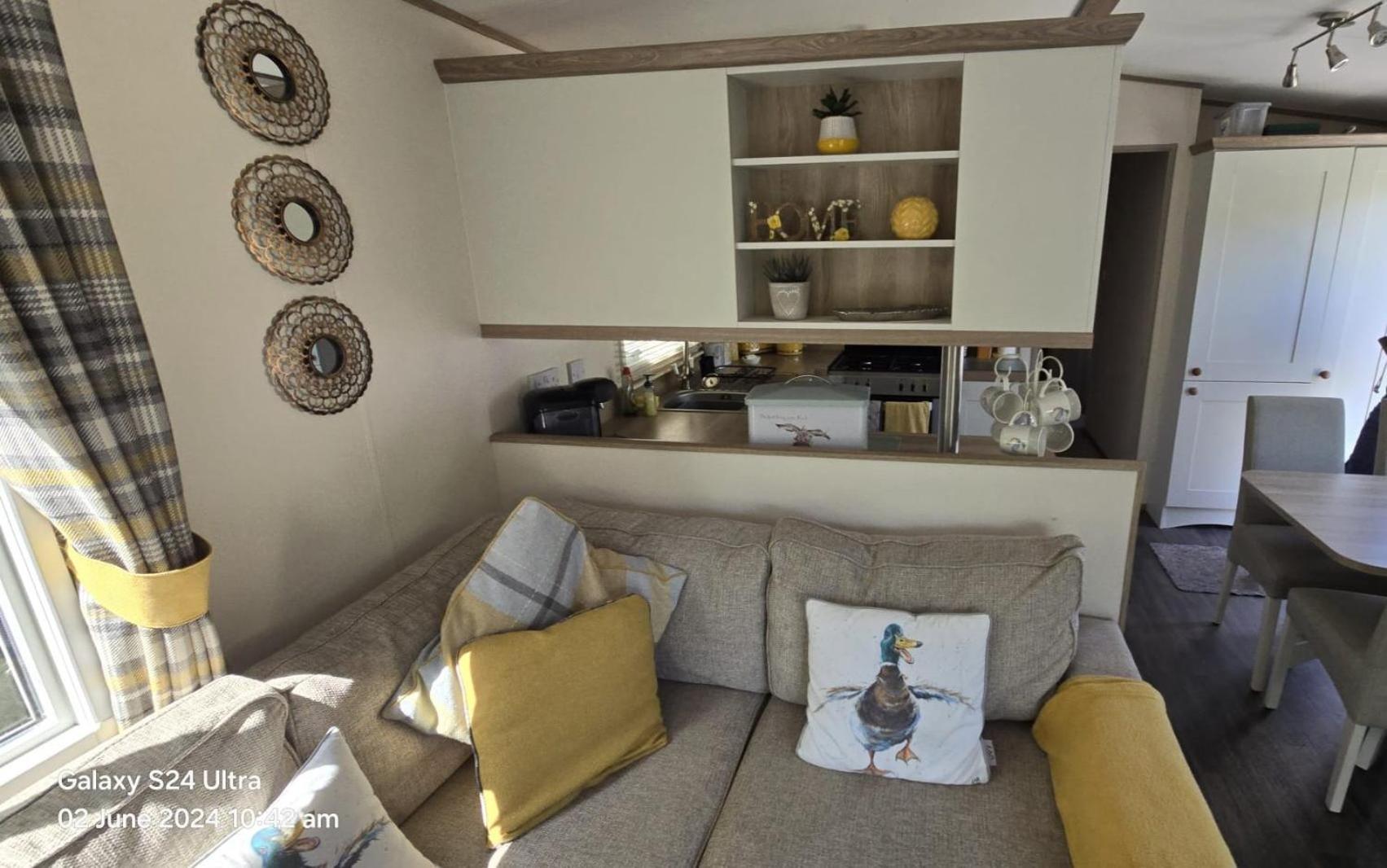 Holiday home Luxury Lakeside Caravan With Hottub And Private Fishing Peg, Lakes Tattershall