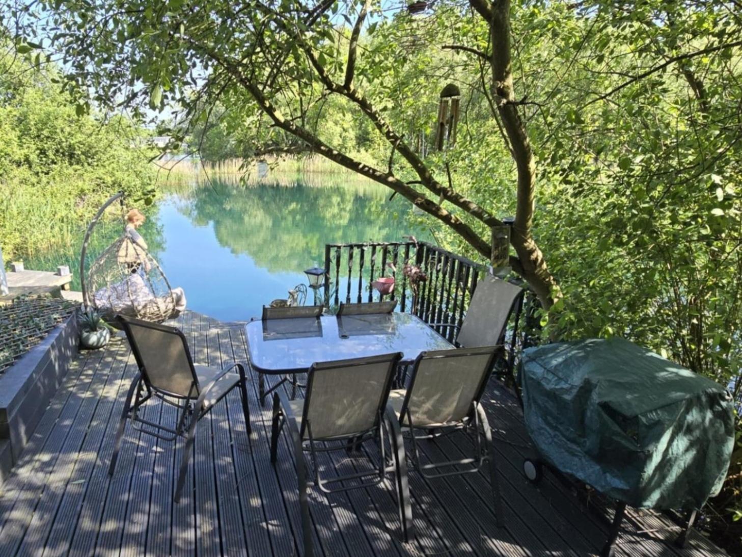 Holiday home Luxury Lakeside Caravan With Hottub And Private Fishing Peg, Lakes